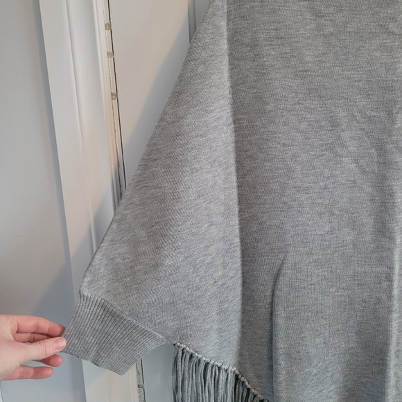 Calvin Klein - Sweater Poncho (with sleeves) - Picture 2 of 2